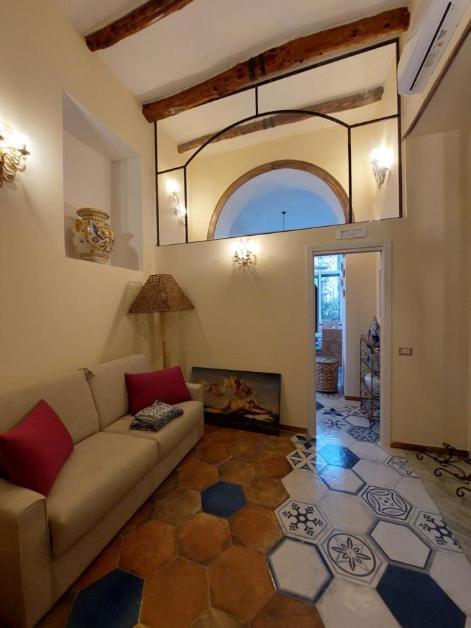 Dimora Storica "Le Stanze Di Dioniso" Villa Napoli Exterior foto